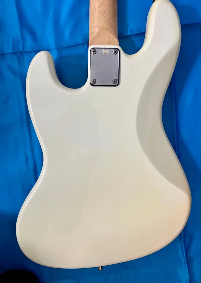 Bacchus バッカス フレットレスベース