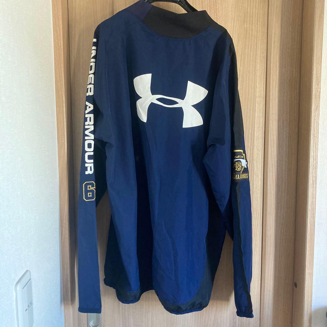 き　アンダーアーマーのウィンドウブレーカー