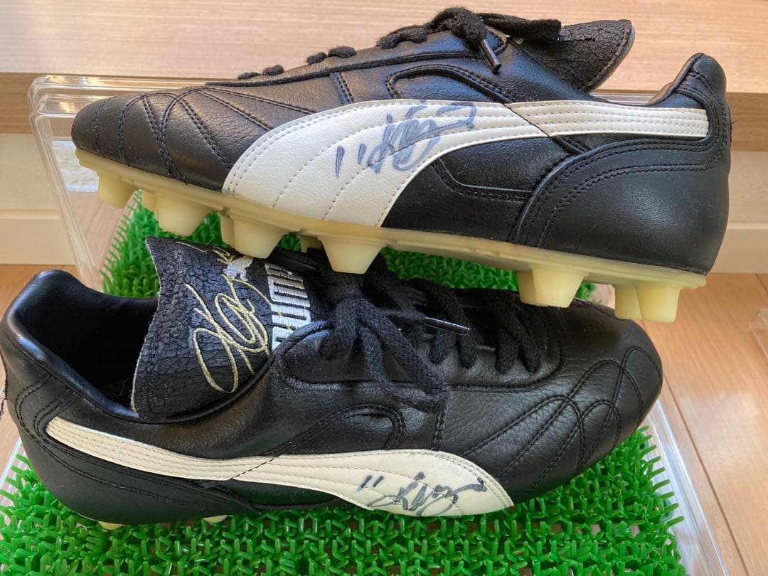 カズ（三浦和良）直筆サイン入りスパイク プーマ