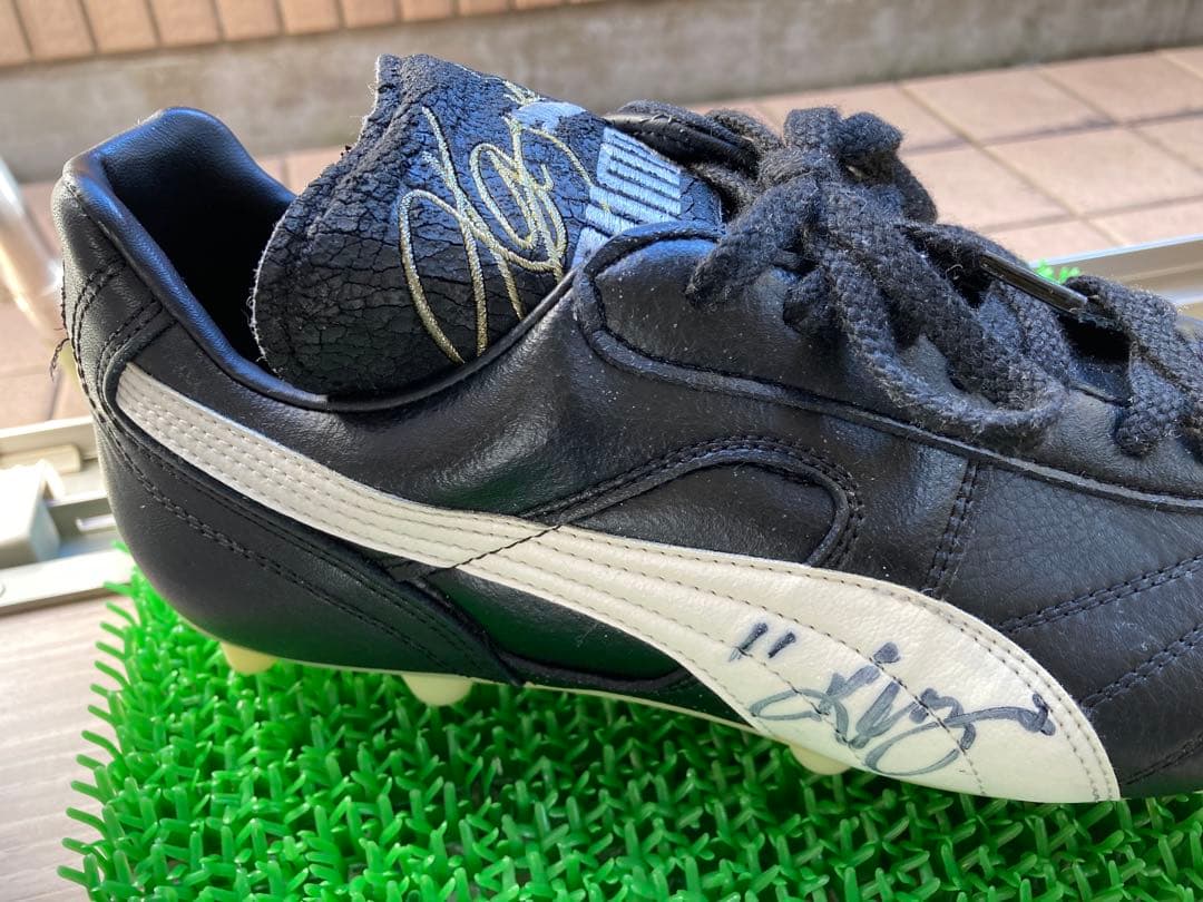 カズ（三浦和良）直筆サイン入りスパイク プーマ