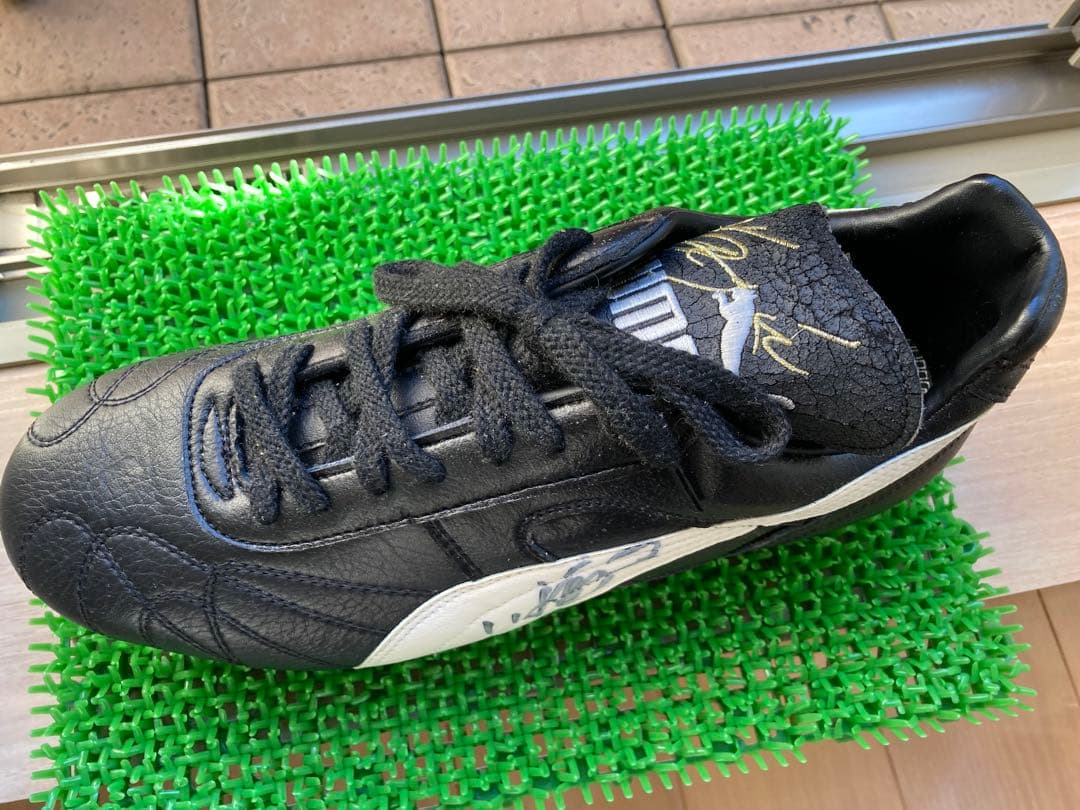 カズ（三浦和良）直筆サイン入りスパイク プーマ