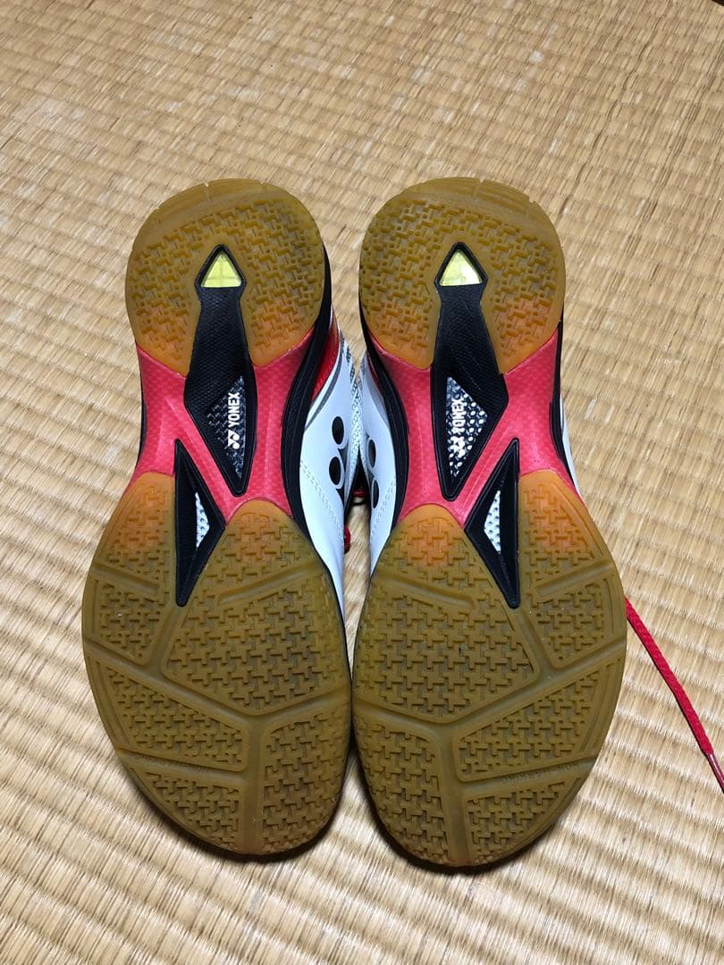 YONEX バドミントンシューズ 65zホワイト/レッド