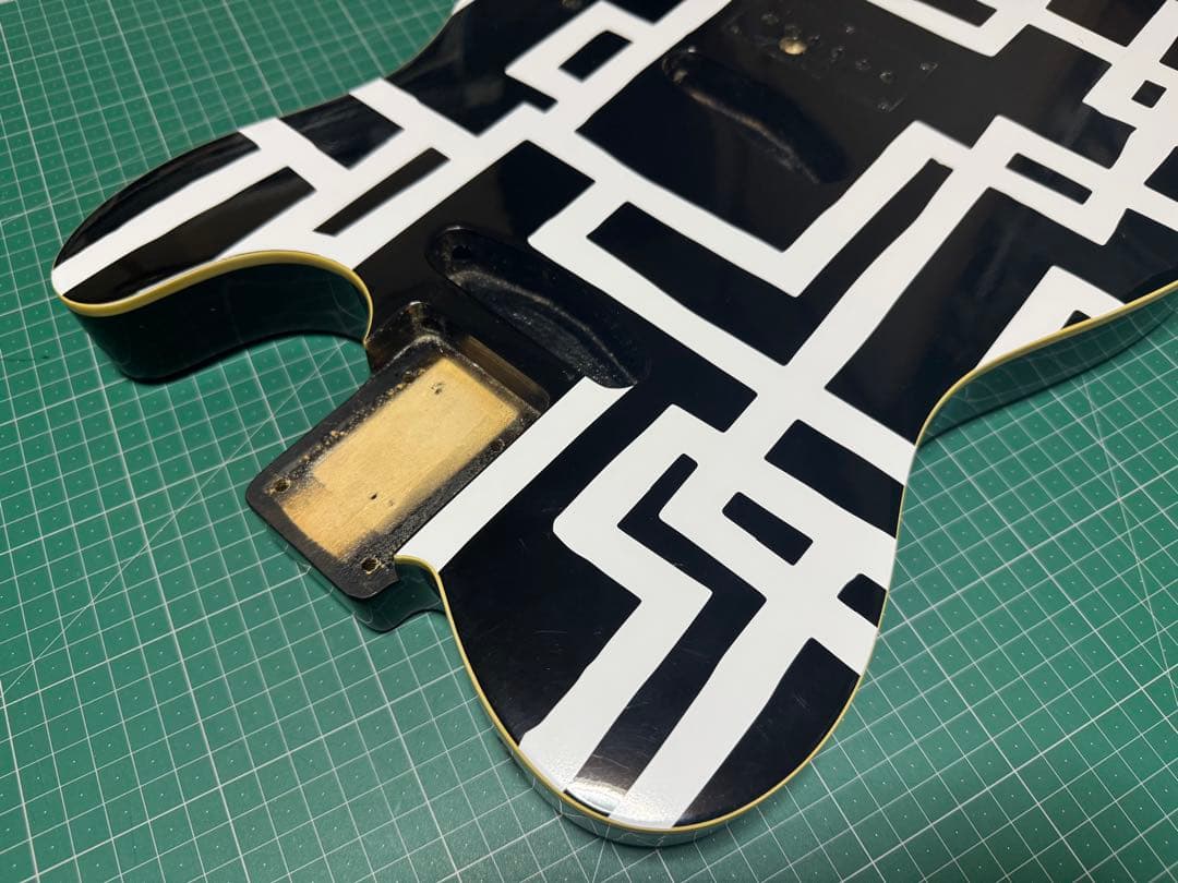 TEJ70か75のボディーのみ　フェルナンデス　幾何学模様ライン入り