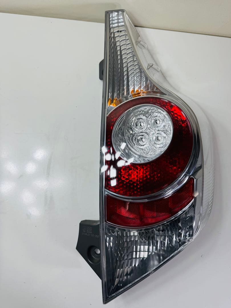 アクア NHP10 前期 純正 テールレンズ テールライト テールランプ LED