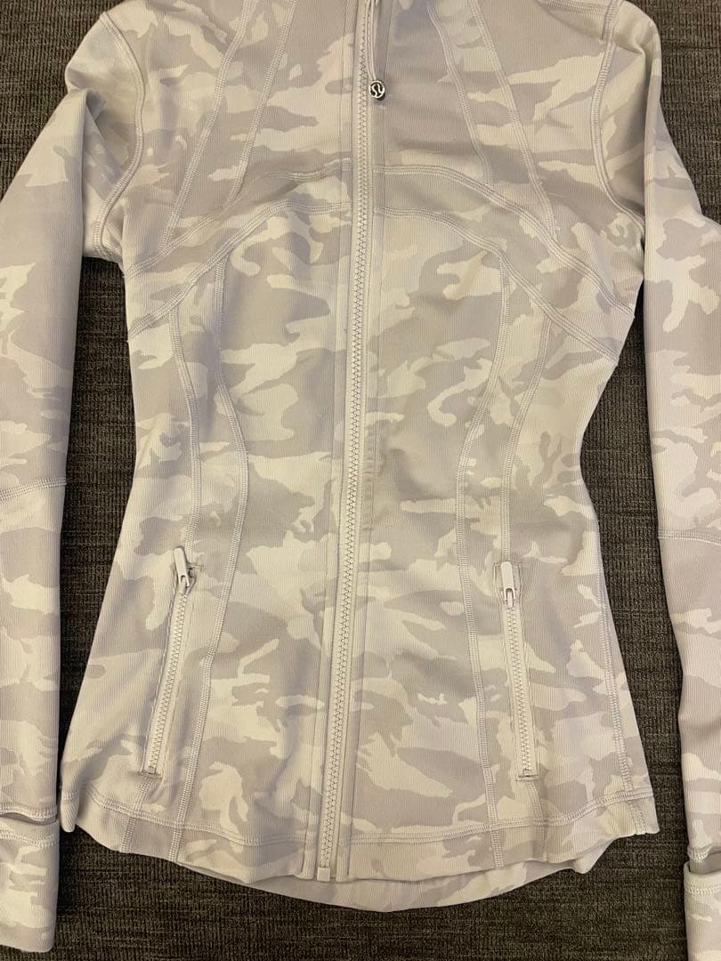 ルルレモンパーカー　xs