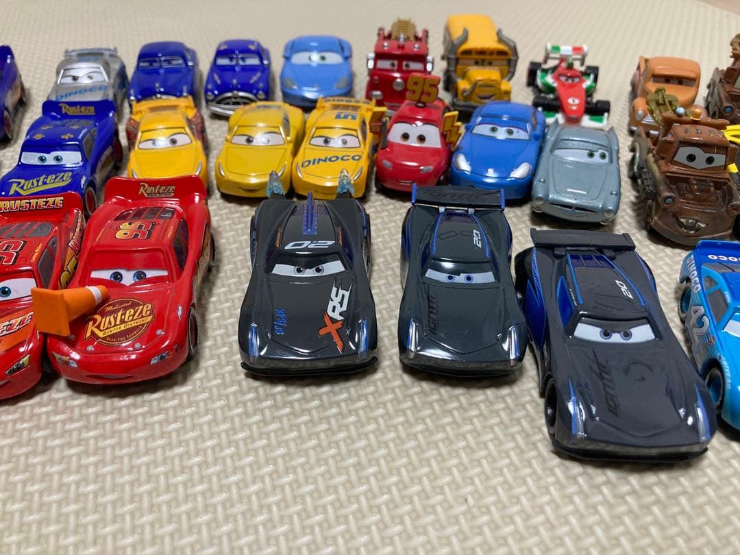 ミ*マ様 【ジャンク扱い】ディズニー カーズ ミニカーセット