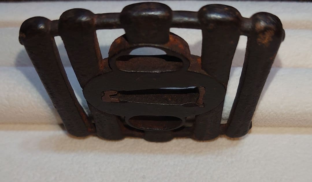 国次『干海鼠(ほしなまこ)透鍔 無銘 鉄地』横6cm 縦6.3 厚さ5.9