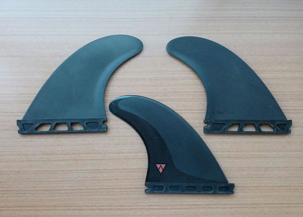 フューチャーフィン ALPHA 5.5 F4 CARBON　RED　トライフィン