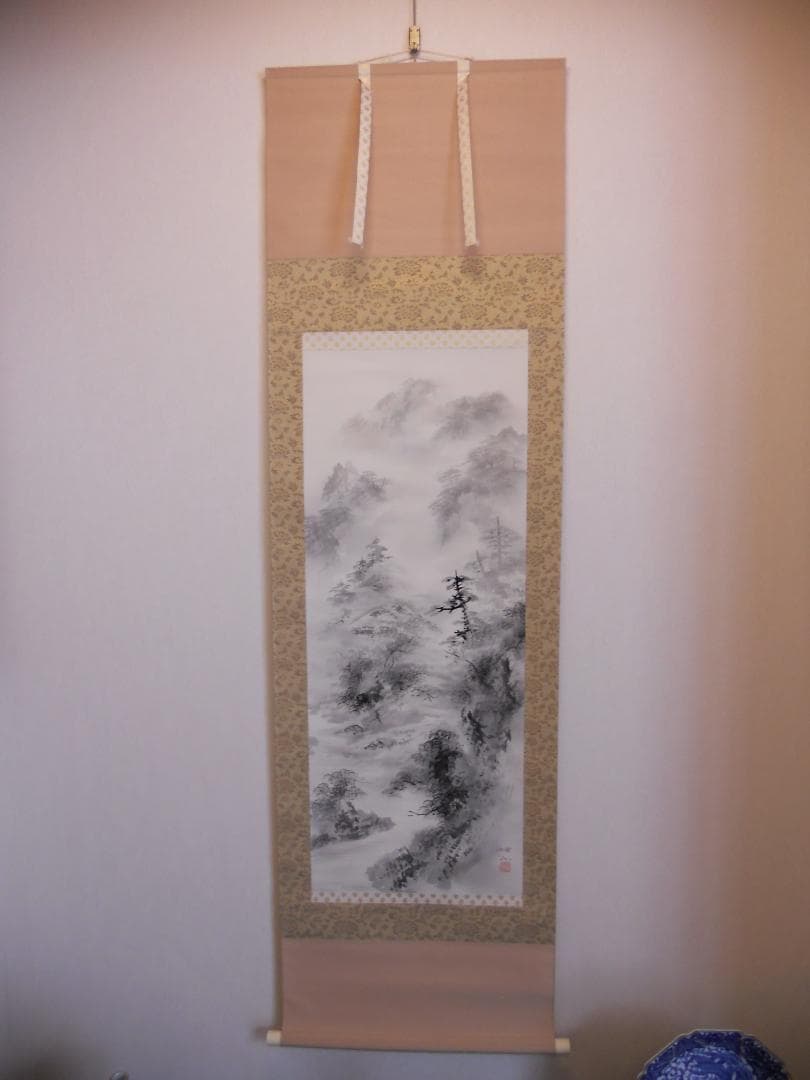 掛け軸 小倉理山 水墨山水 絹本 希少 軸装 茶道具 掛軸 共箱 です。