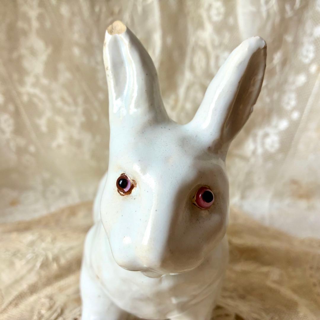 白釉のうさぎの置物　陶器オブジェ　フィギュア　ウサギ兎　フランスアンティーク