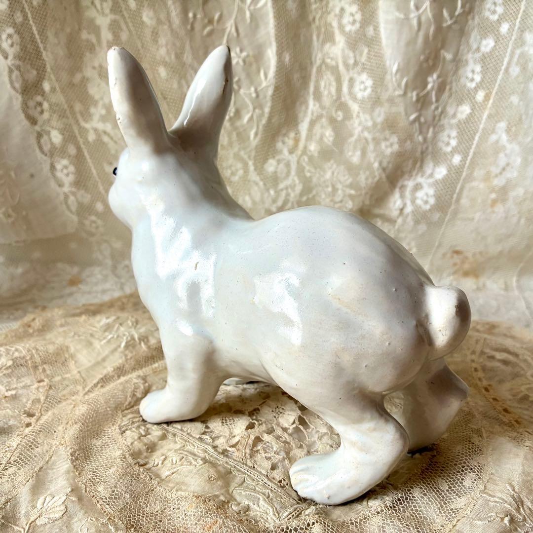 白釉のうさぎの置物　陶器オブジェ　フィギュア　ウサギ兎　フランスアンティーク