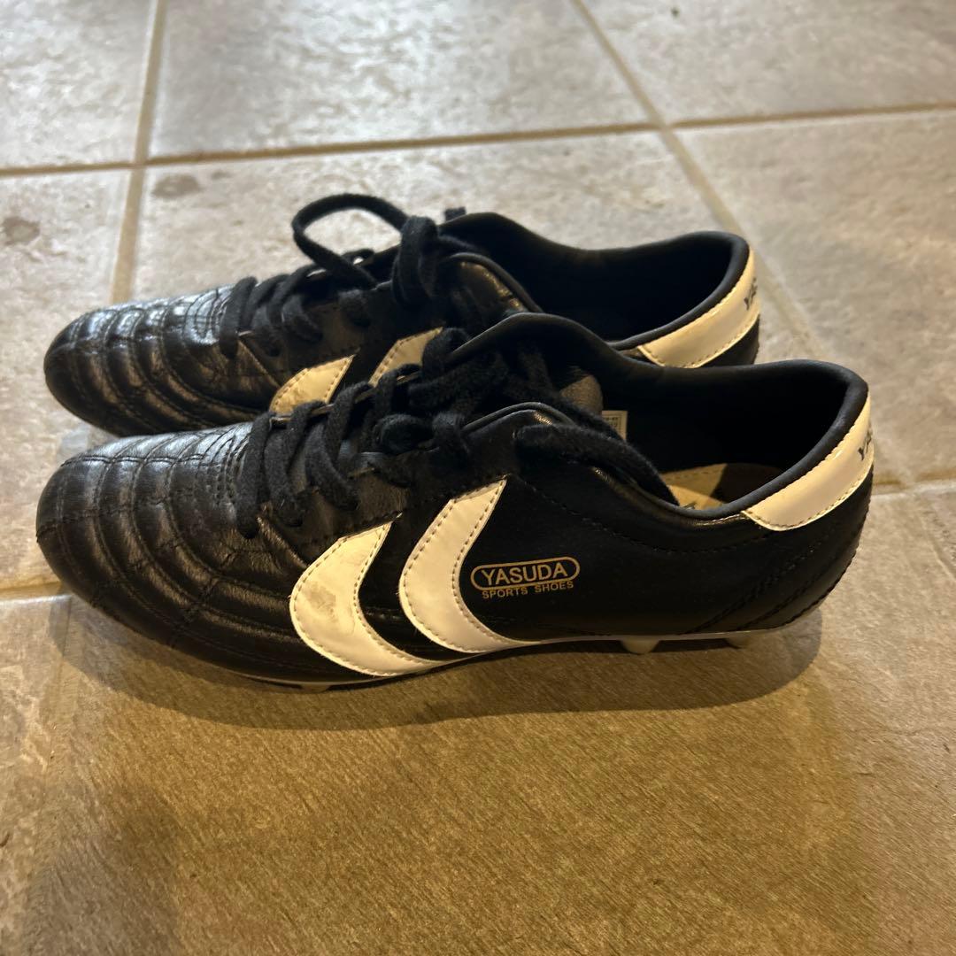 YASUDA サッカー スパイク 黒/白