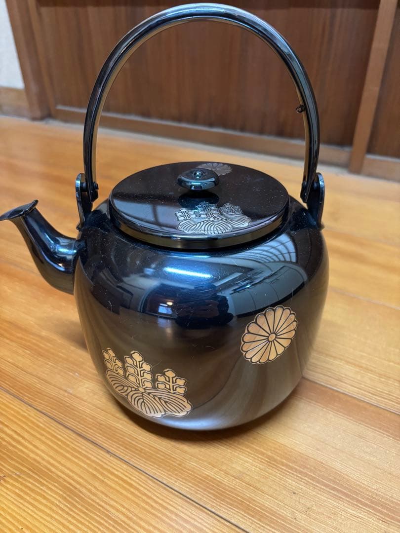 水次ヤカン　菊桐　銀燻し仕上