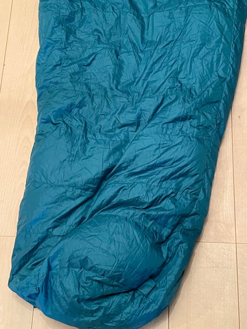 ISUKA 寝袋Down Plus Pokhara　収納具はグラナイトギア