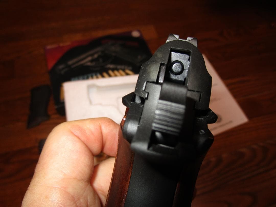 美品　マルシン　ベレッタM84　BERETTA　モデルガン　純正木グリ付　日本製