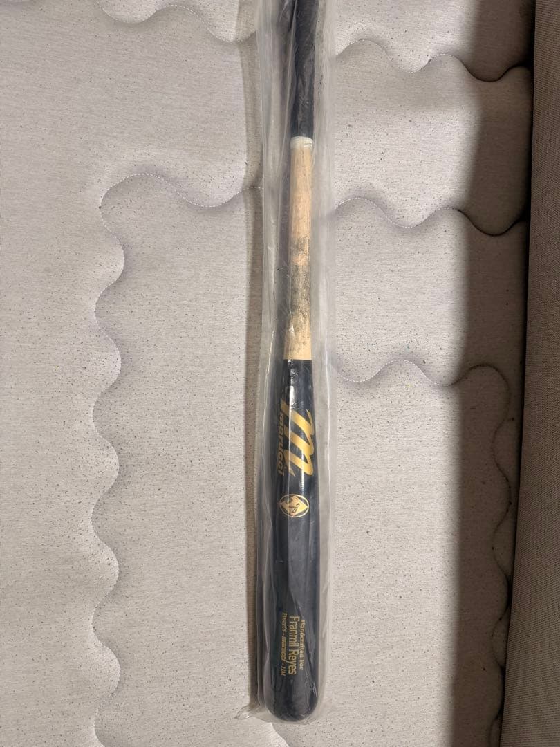 レイエス選手のバットです