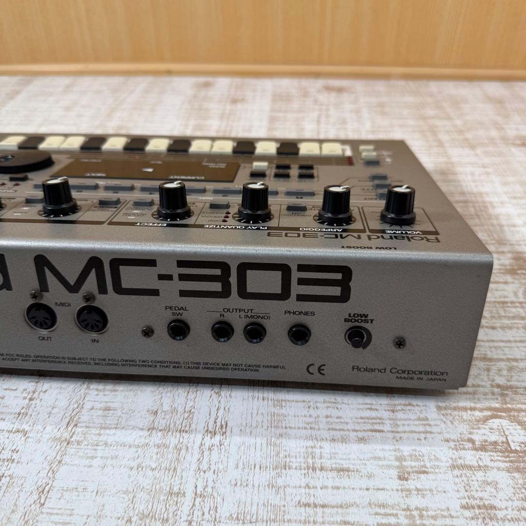 Roland MC-303 Groovebox グルーヴボックス　ローランド