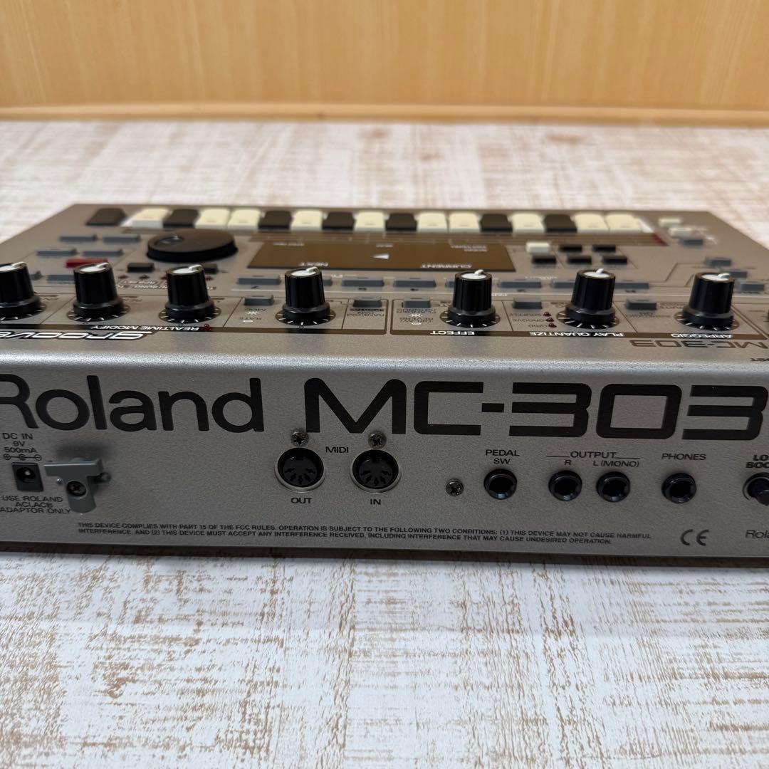 Roland MC-303 Groovebox グルーヴボックス　ローランド