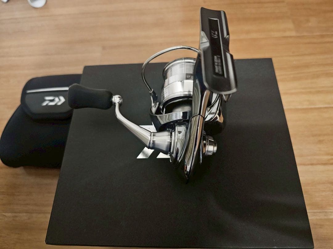 新品未使用　Daiwa 23イグジストSF 2000 SS-H 替えスプール付き