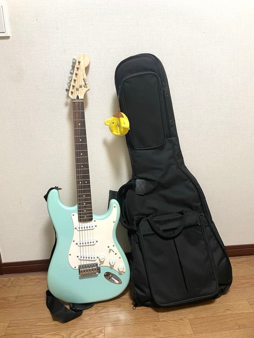 ケース付き　Squier by Fender エレキギター　ダフネブルー　水色