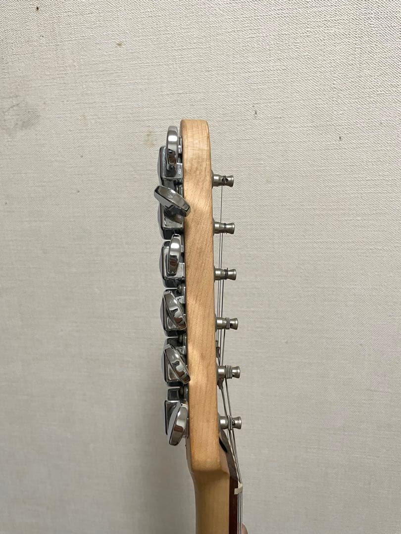 ケース付き　Squier by Fender エレキギター　ダフネブルー　水色