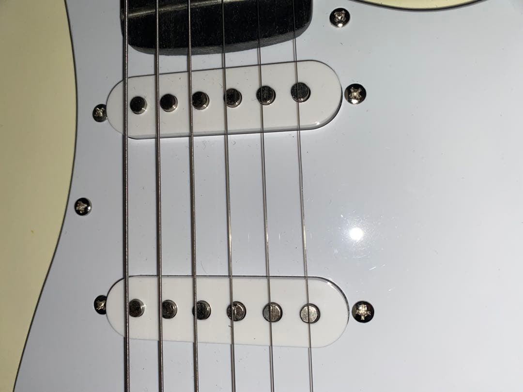 エレキギター アイボリー 3ピックアップ　その他道具全部セット。