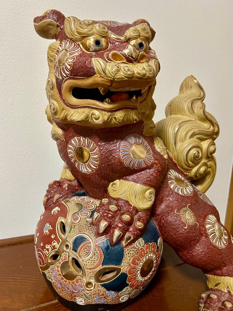九谷焼　玉乗り獅子　魔除け　縁起物　金　赤