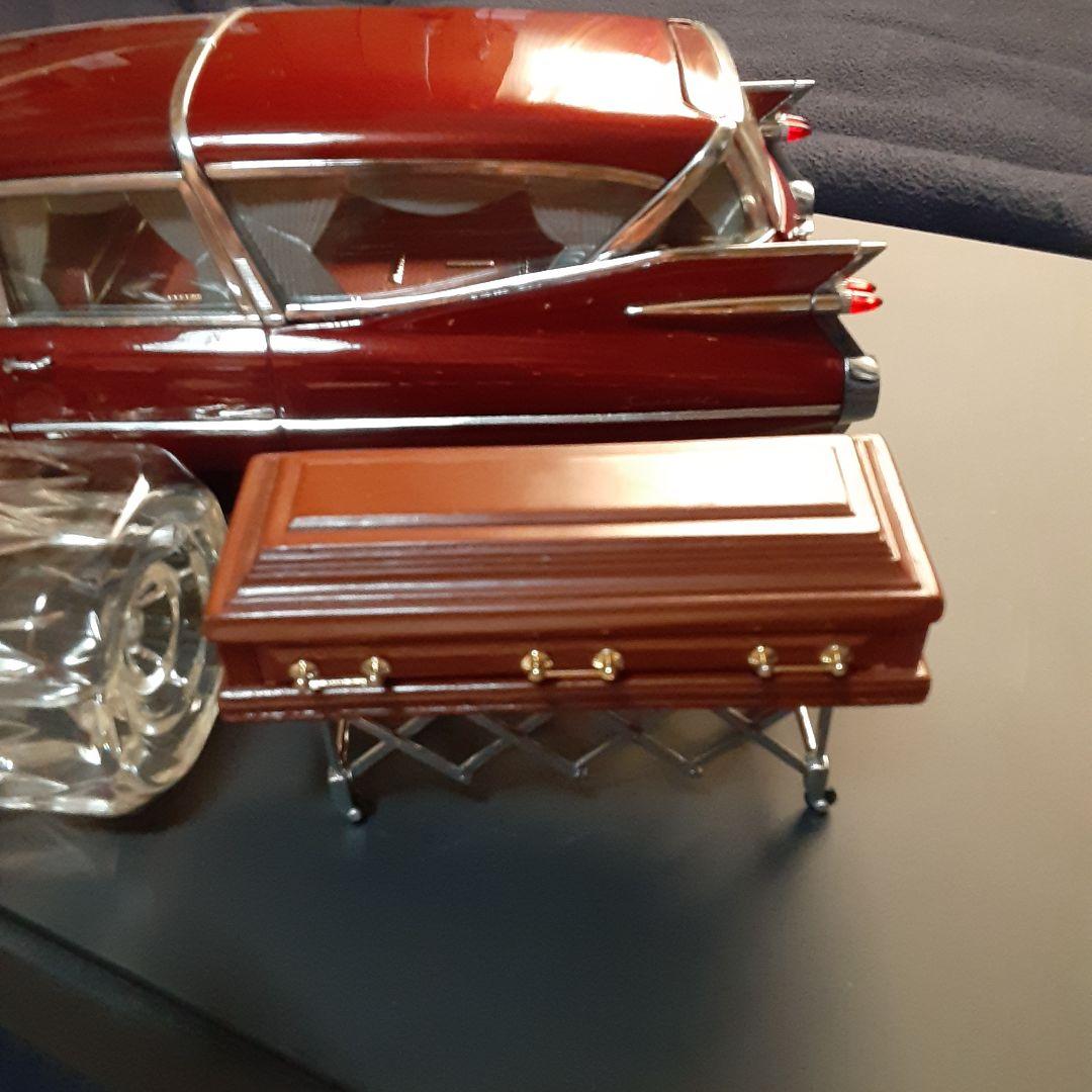 1959年型キャデラック霊柩車ミニカー 棺桶付き廃盤希少1/12sizu
