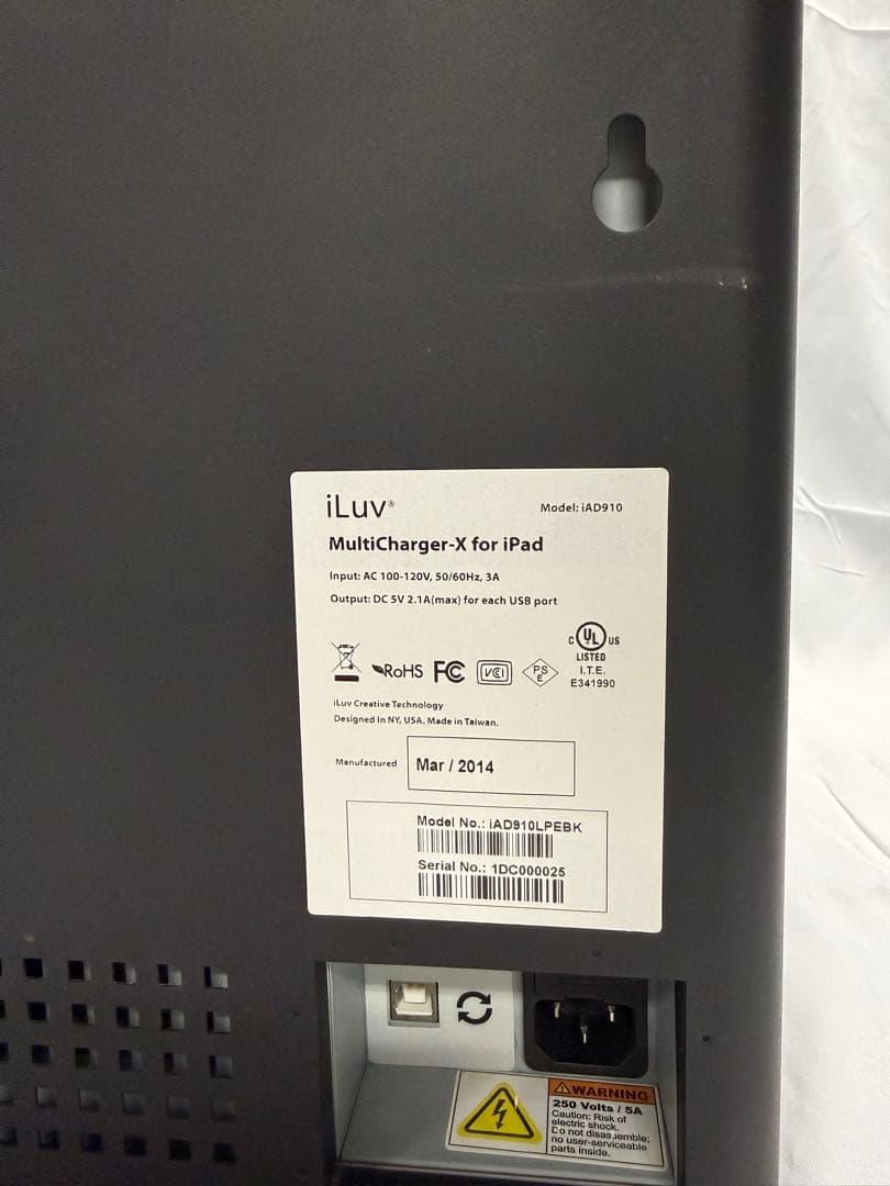 【10台同時同期・充電可】iLuv USB充電収納ケース ブラック