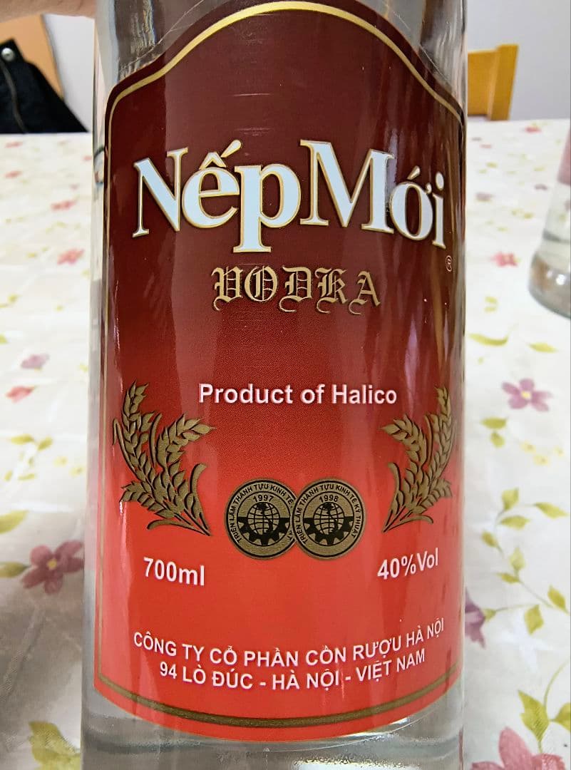 ネプモイウオッカ4本(米由来の蒸留酒)原産国ベトナム40% ハノイ VODKA