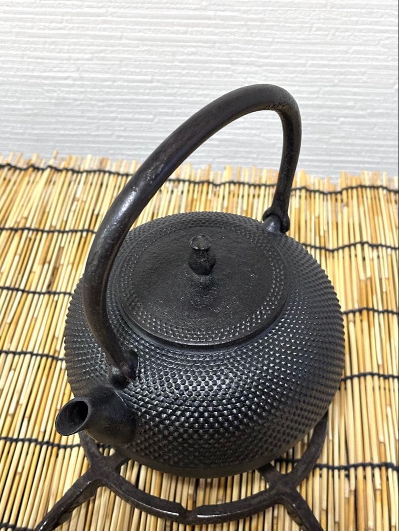 未使用品コンディション 南部秀山堂 佐藤 勝弘作 １５型 砂鉄瓶 鉄瓶　南部鉄瓶