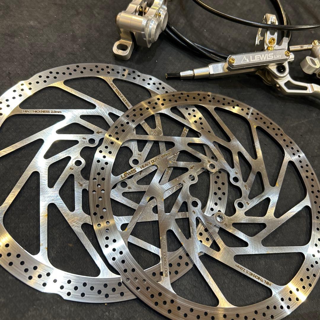 LEWIS LHT 4ピストン　チタンブレーキ　ローターおまけ付き
