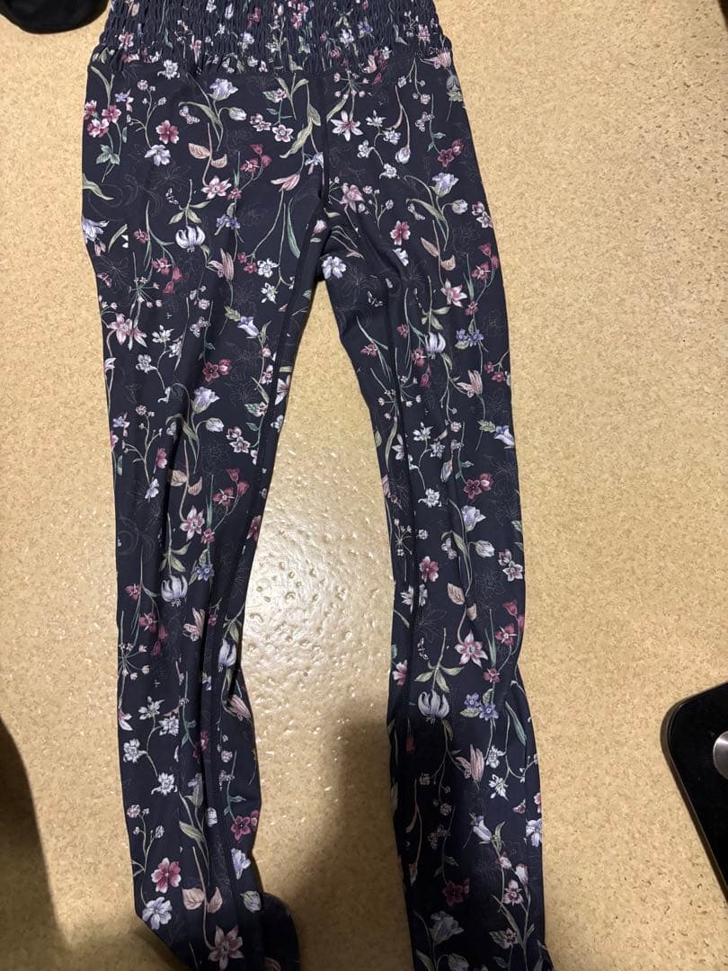 ヨガウェア 花柄パンツのみ