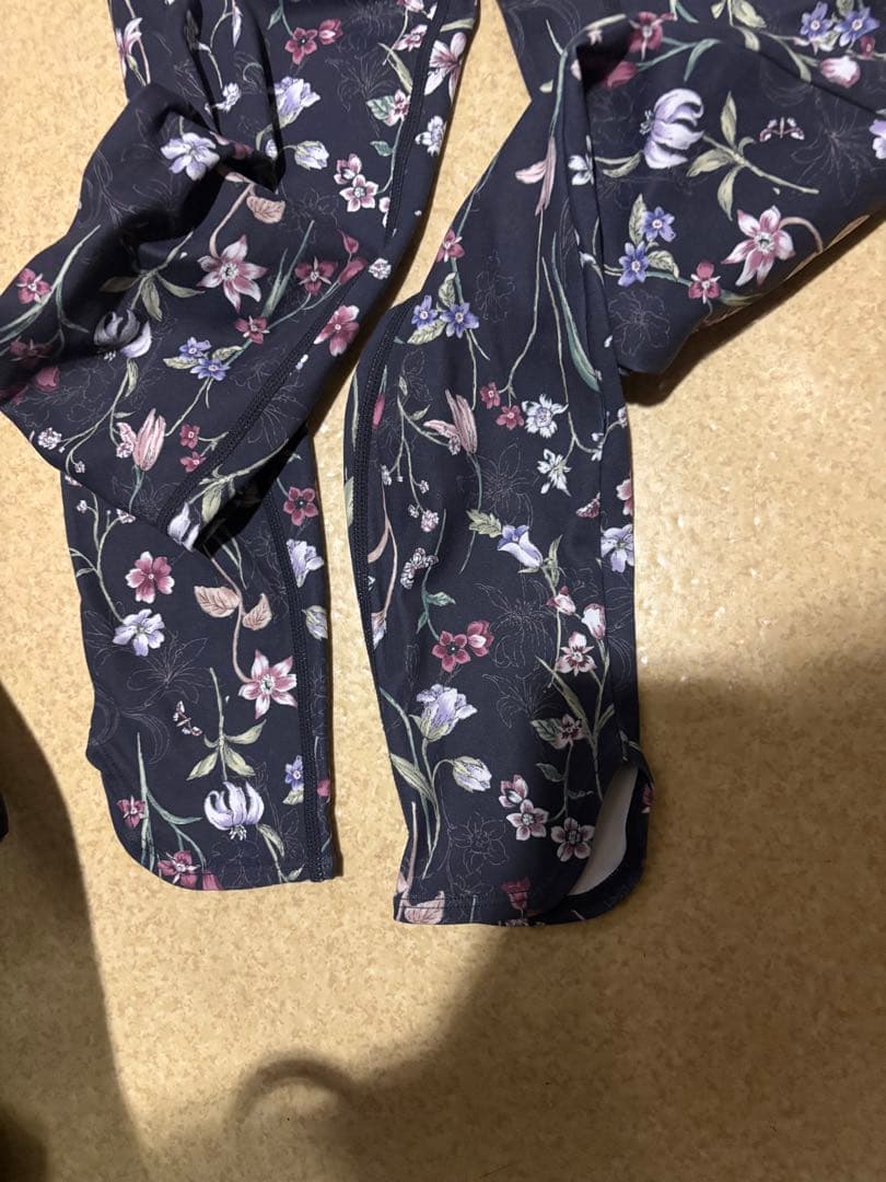 ヨガウェア 花柄パンツのみ