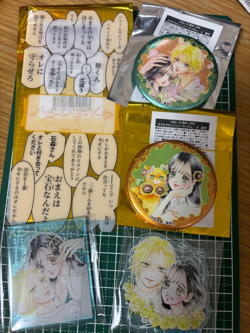 りぼんカフェ70周年 缶バッジ　アクリルスティッカー　￼しおりハニーレモンソーダ
