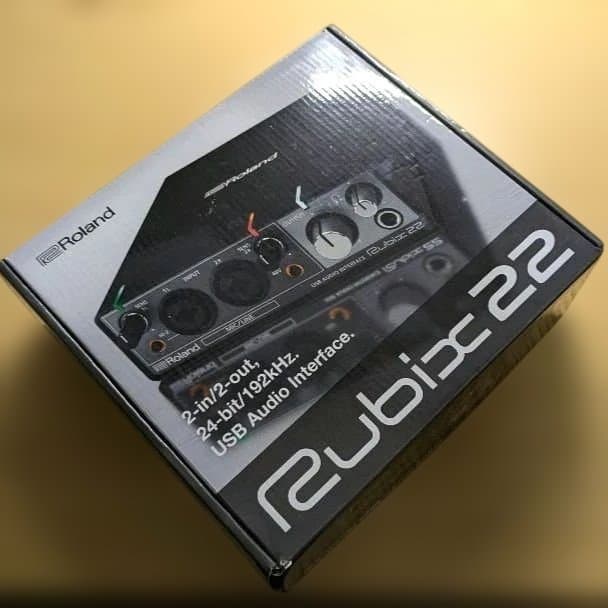 箱、ケーブル付、未使用Roland Rubix 22 オーディオインターフェイス