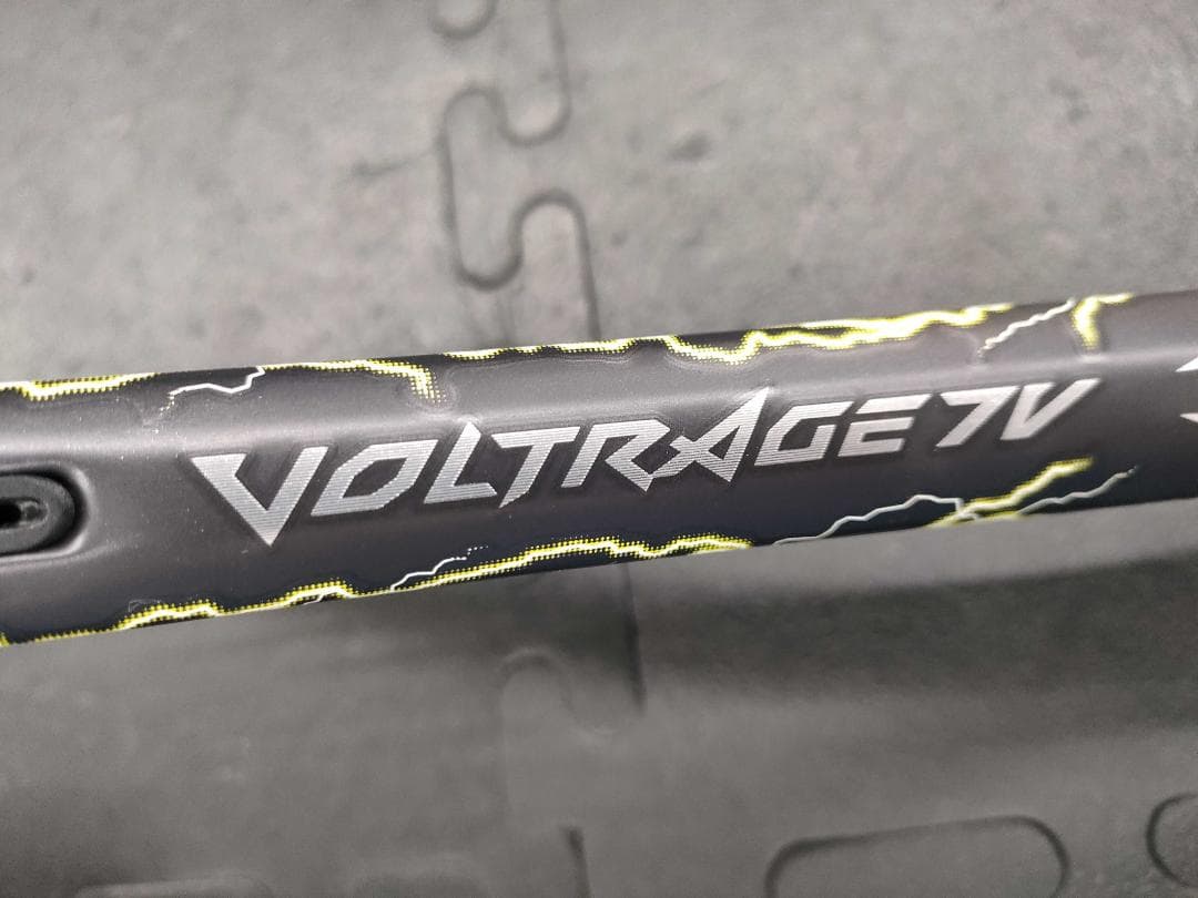 【美品】ヨネックス　VOLTRAGE7V　軟式テニスラケット　UL1