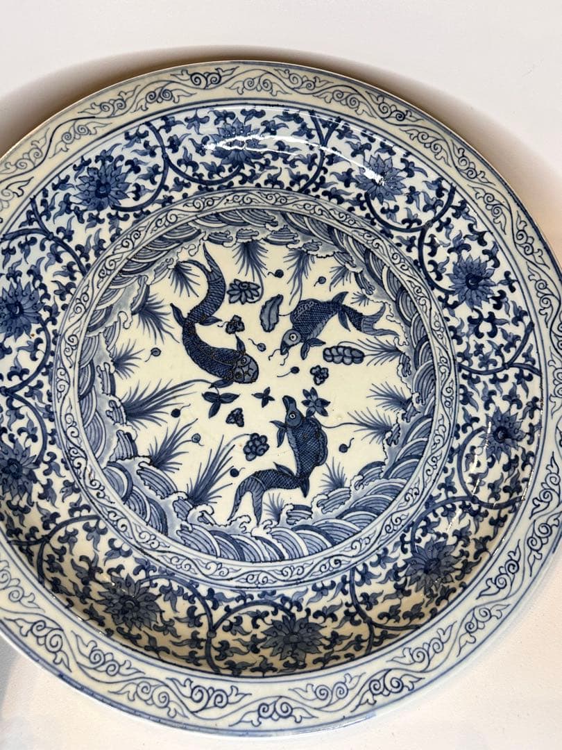 大明宣徳年製 底款 大皿 染付 花卉文 魚文 古董品 古い陶磁 皿