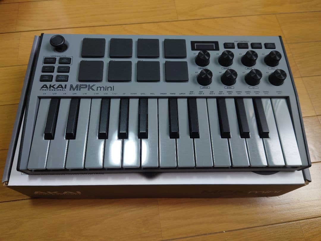 AKAI MPKmini MIDIコントローラー