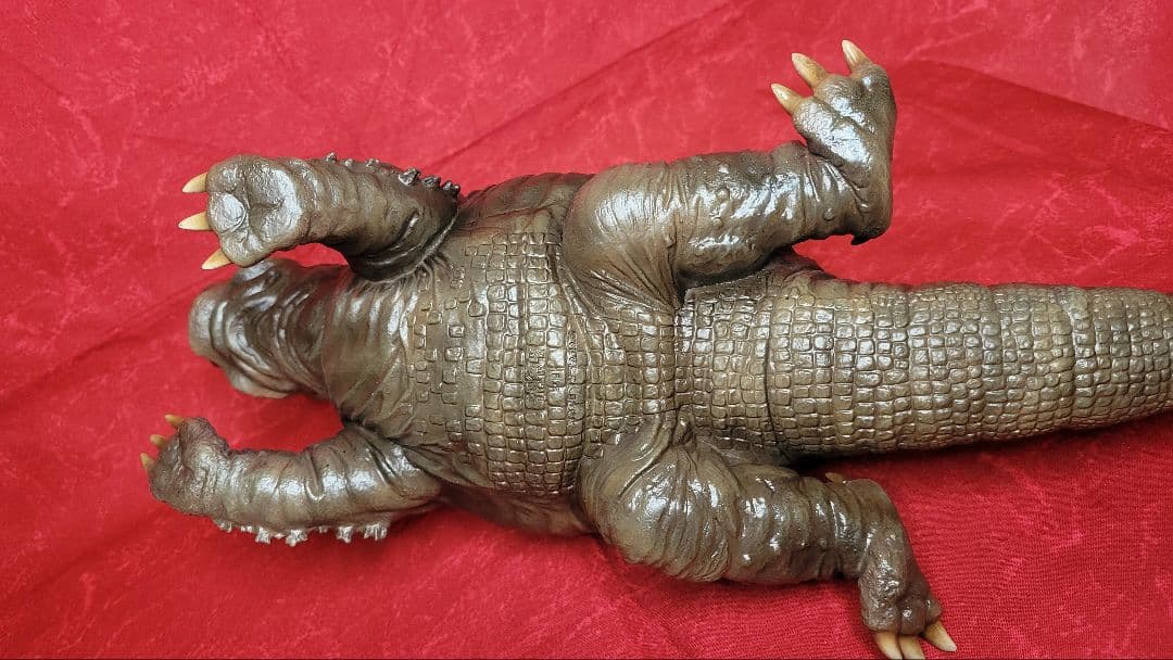 ビリケン商会ソフビキット完成品　透明怪獣ネロンガガレージキット完成品ウルトラマン