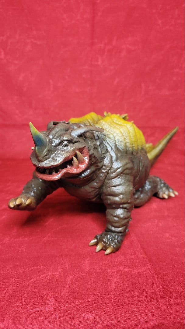 ビリケン商会ソフビキット完成品　透明怪獣ネロンガガレージキット完成品ウルトラマン