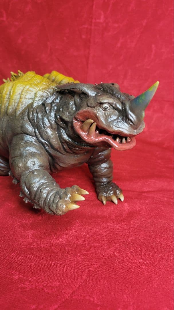 ビリケン商会ソフビキット完成品　透明怪獣ネロンガガレージキット完成品ウルトラマン