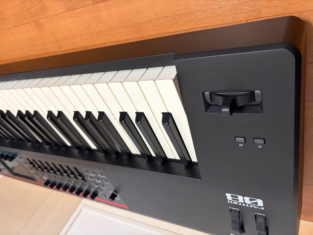 Roland Fantom-08 88鍵盤 ワークステーション（純正ケース付き）