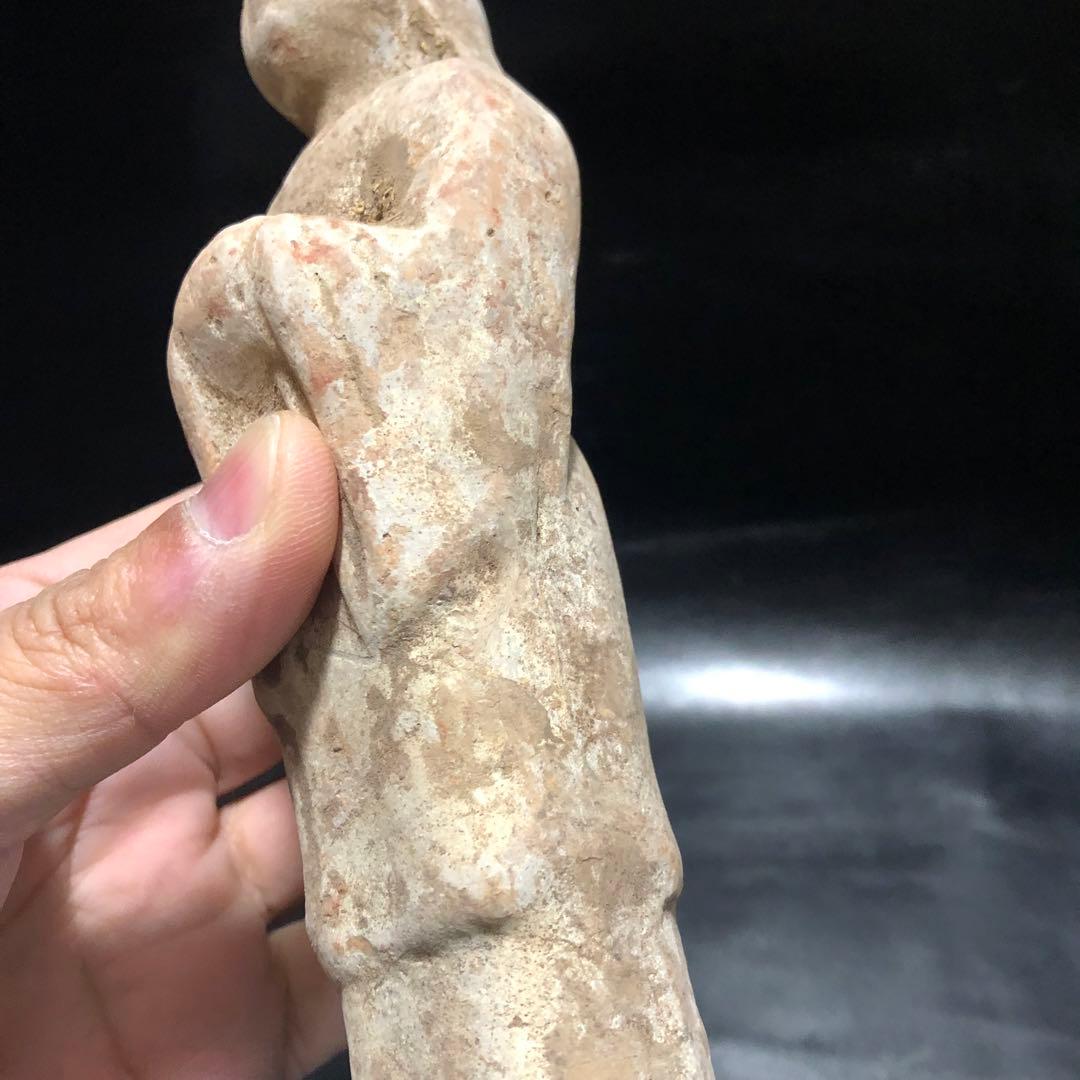 蔵から中国古銭と一緒の箱から出てきた 5体の内の1体　 女の人の中国古美術土器