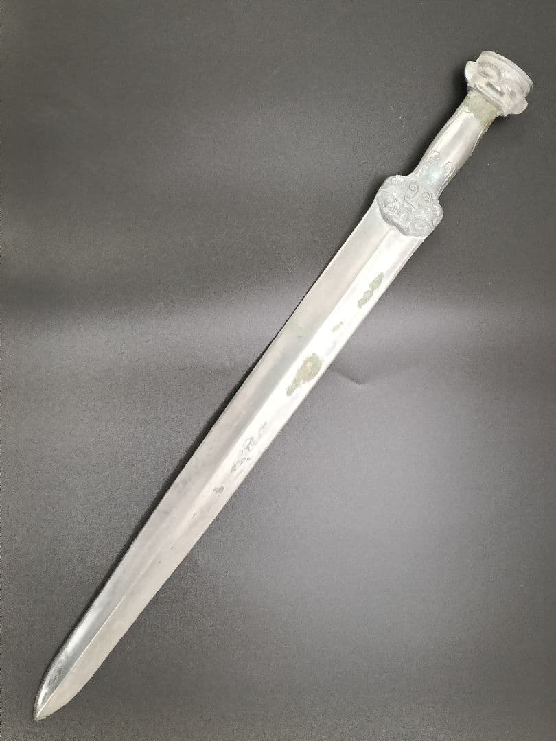 M02銅製置物　中国青銅器　銅剣　錫メッキ人首形鍔　インテリア置物　長さ55CM
