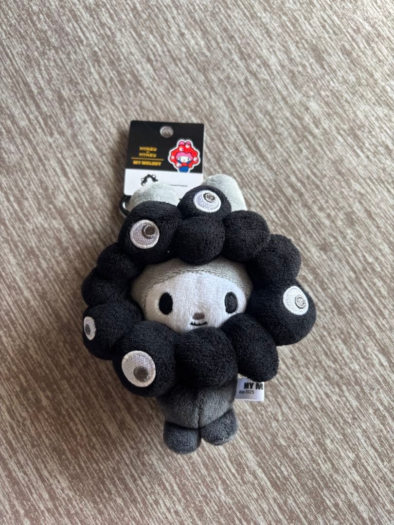 サンリオ黒ミャクミャク　マイメロカラビナ付き