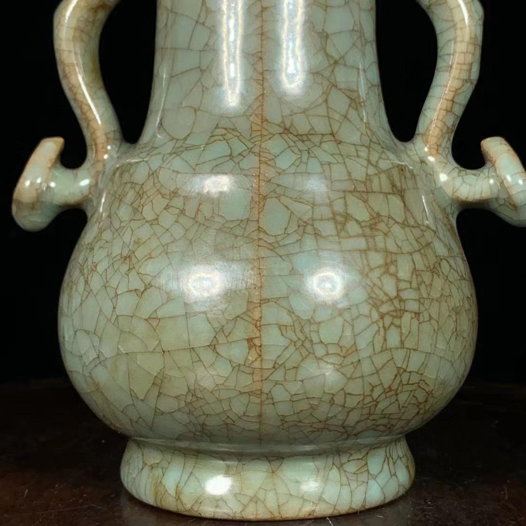 中国古美術・旧蔵の磁器・如意両耳瓶・14x22cm・置物・書道・茶道具・文房具