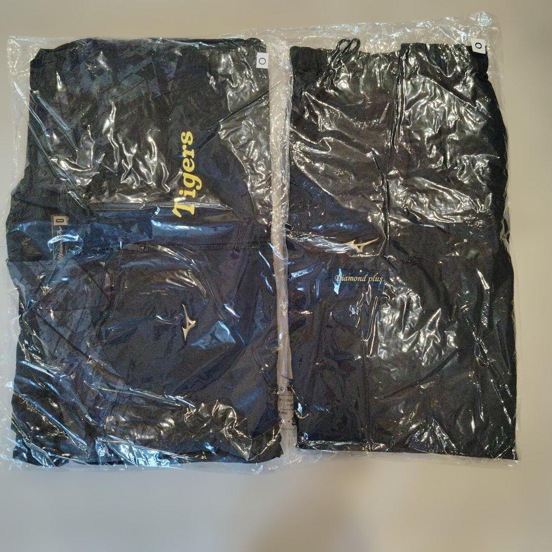 阪神タイガース 裏起毛ウインドブレーカー上下セット