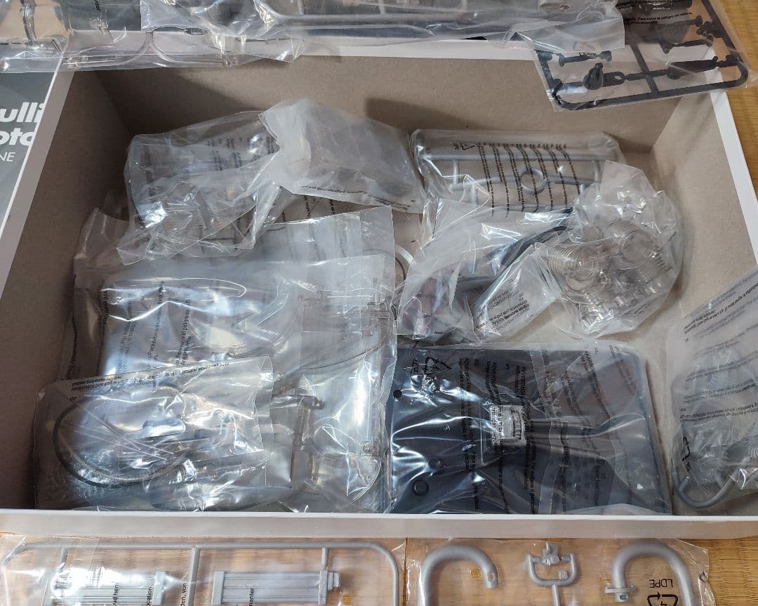 FRANZIS フランジス　１/４スケール　VW４気筒水平対向エンジンプラモデル