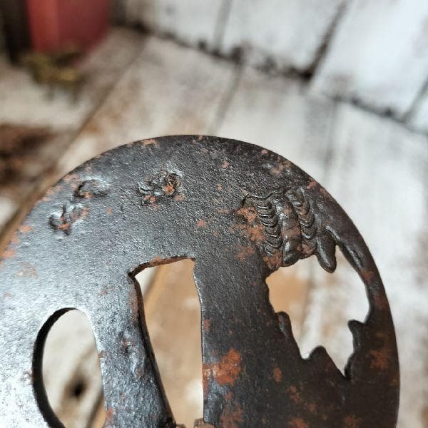 楕円 鉄地 金象嵌 百足図 鍔 変り笄穴 刀鍔 無銘 刀装具 太刀金具 日本刀